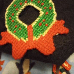 Vintage Christmas  Wreath R3frigerator Magent made in th3 70s